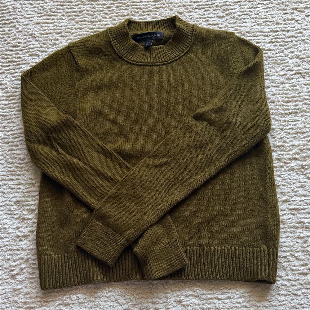 Banana Republic Women’s Crewneck Sweater in Olive